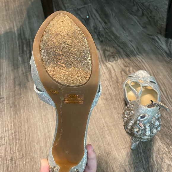 Gianni Bini silver heels - Picture 4 of 5